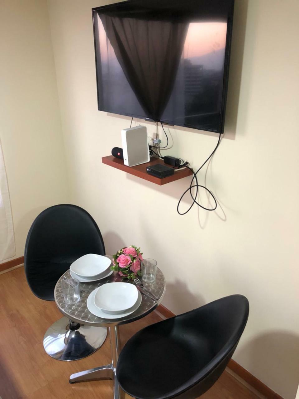 635 Lord Cochrane Apartment *