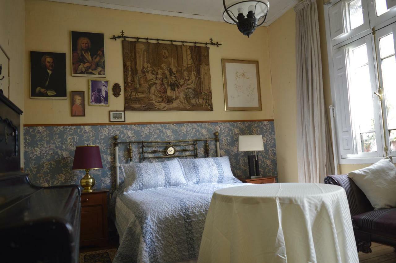 Casa Dos Leones Inn