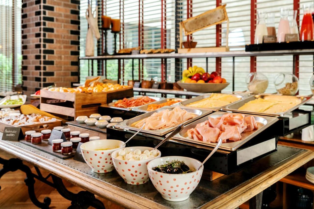 Hyatt Centric Condes
