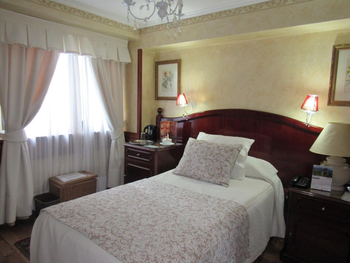 Khách sạn Ciudad De Vitoria 3*
