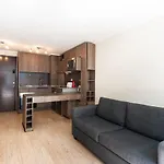 Urban Red 2Br W/ Wifi, Tv, Pool & Gym