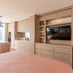 Light Gray Studio W/Parking & Wifi