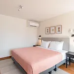 Light Gray Studio W/Parking & Wifi