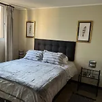 20 Metros ,Costado Clinica Las Condes ,Hasta 5 Personas
