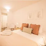 Nice And Cozy Steps Away From Clinica Las Condes