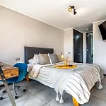 Warm, Central And Modern Apartment