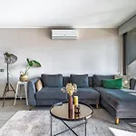 Warm, Central And Modern Apartment