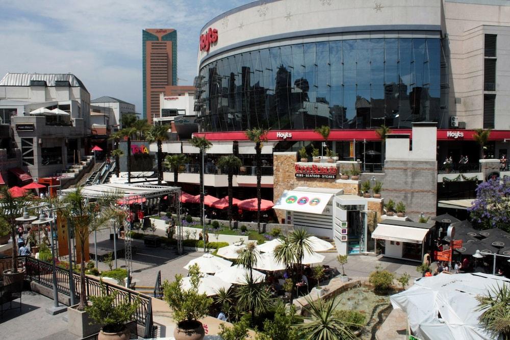 Khách sạn hẻo lánh Park Plaza