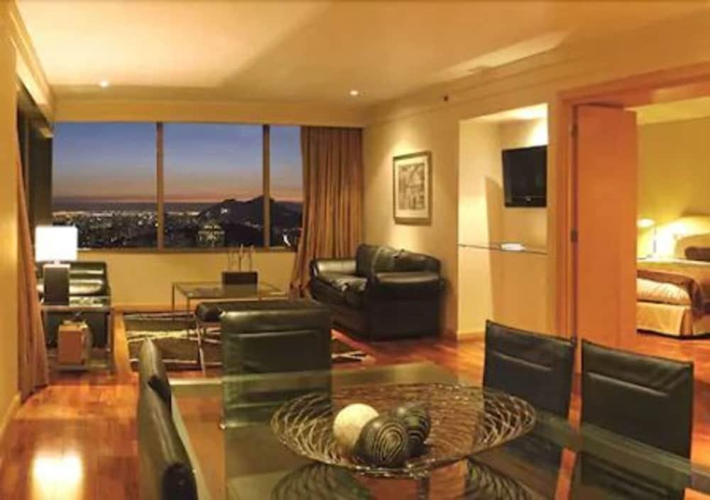 Boulevard Ferrat 4*