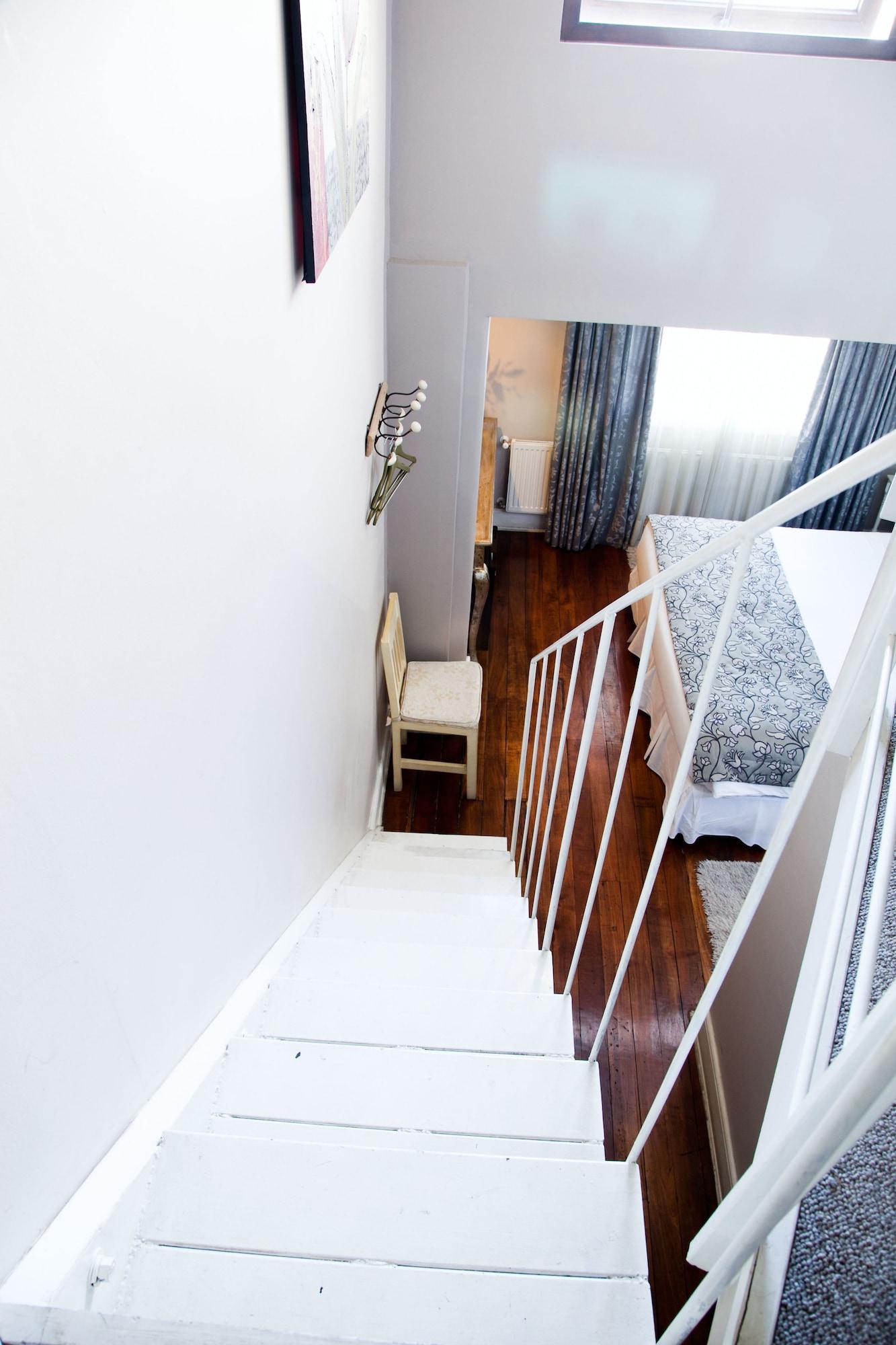 Mito Casa 3* Santiago