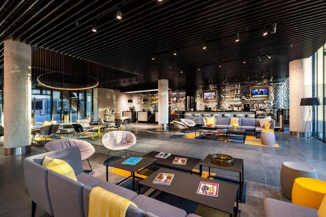Ola Providencia, Tapestry Collection By Hilton