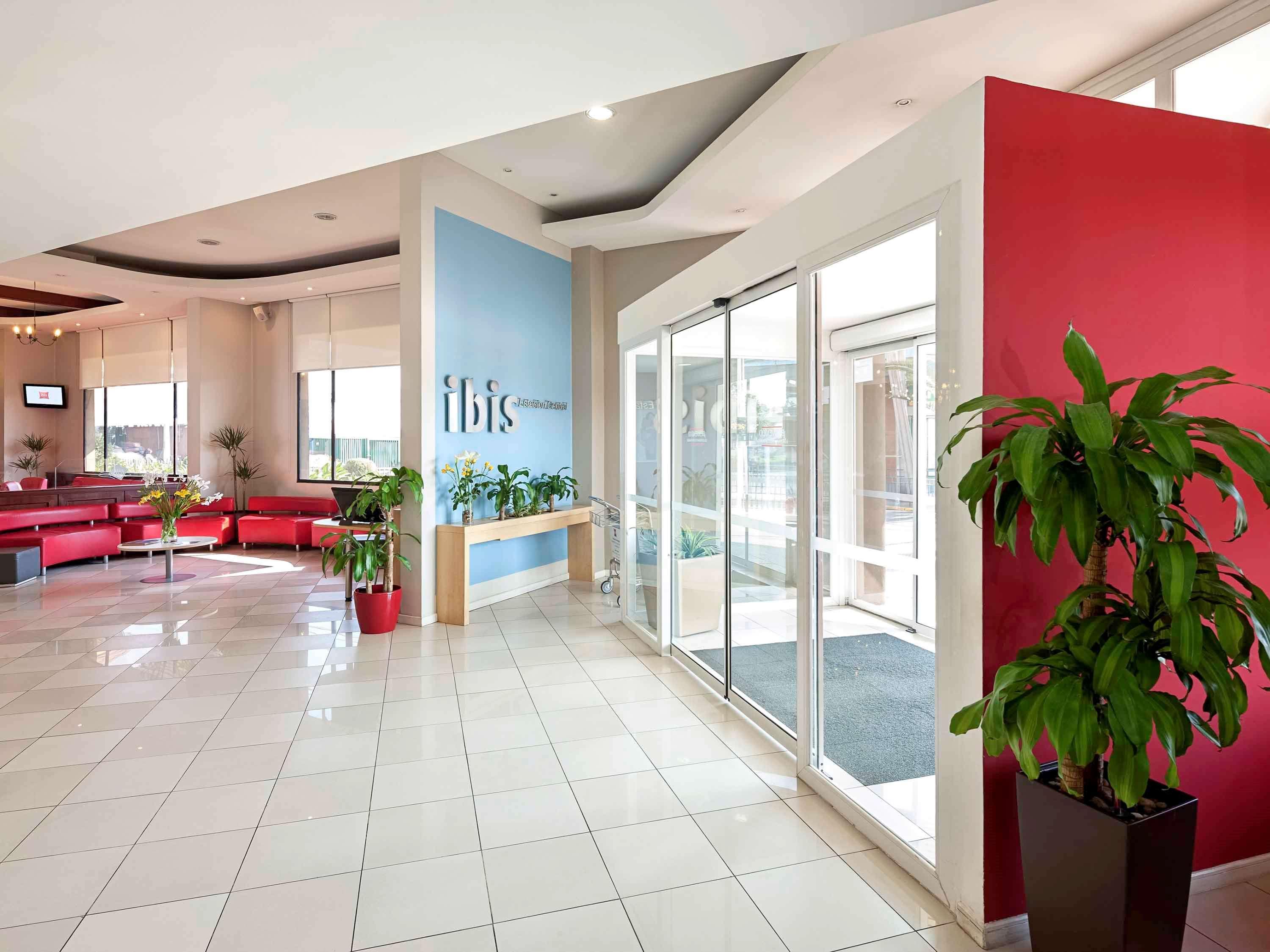 Ibis Estacion Khách sạn 3*