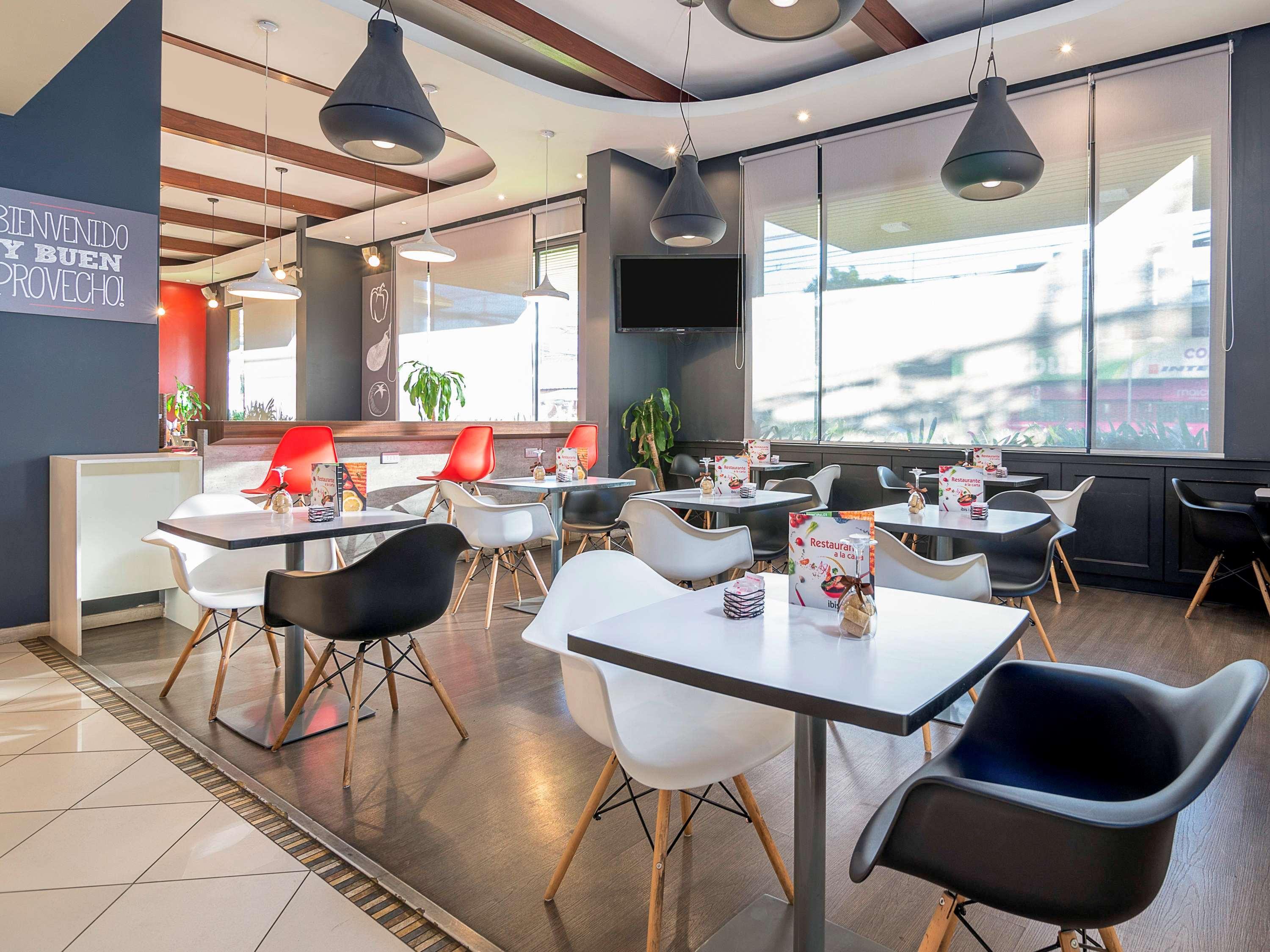 Ibis Estacion Khách sạn 3*