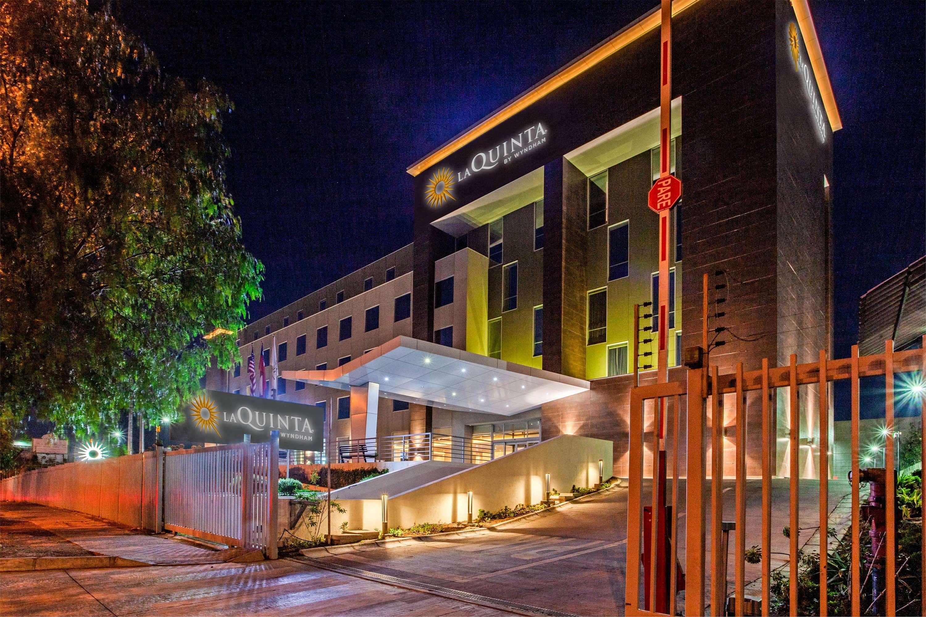 Hotel La Quinta By Wyndham Aeropuerto 4*