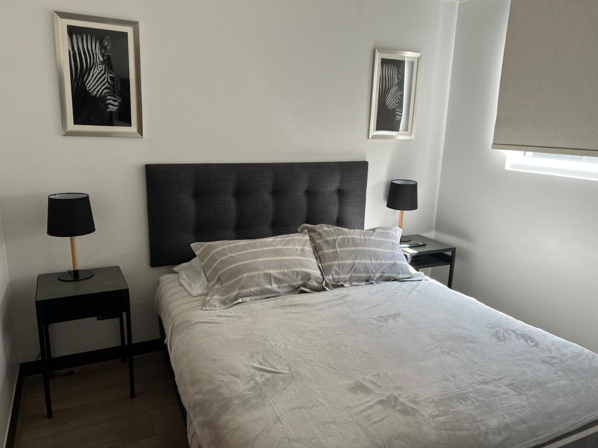 22 Metros , Costado Clinica Condes ,hasta 6 Personas Santiago