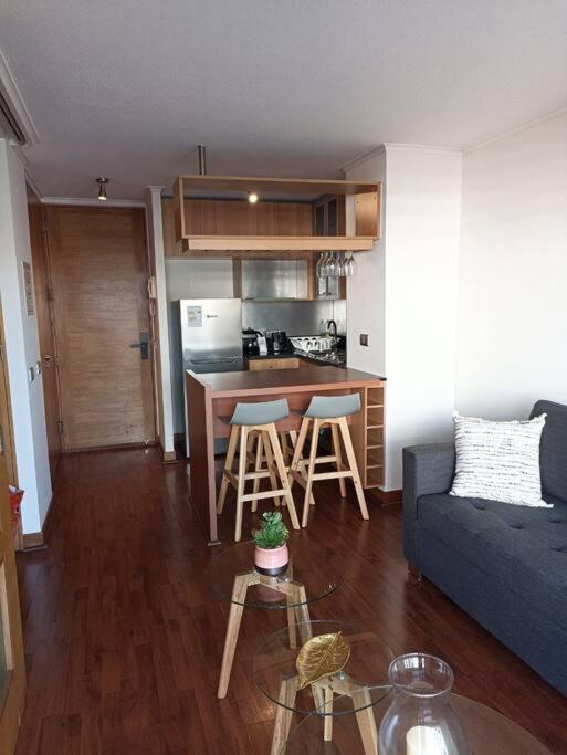 Dpto Costanera Center, Metro Leones 1 Dorm