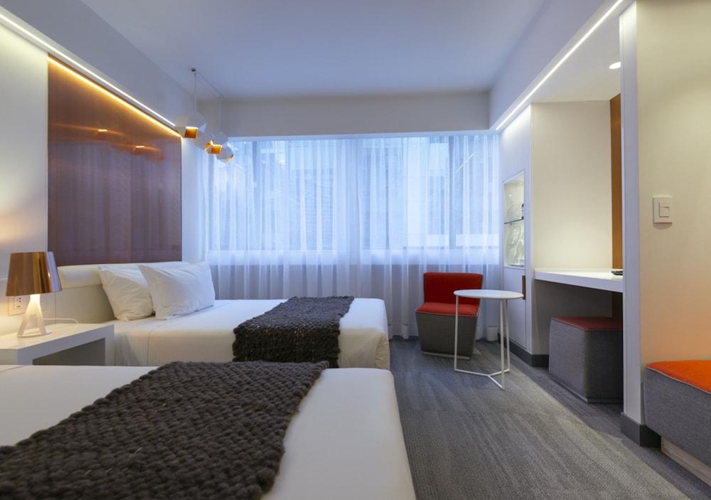45 By Director Hotel Santiago