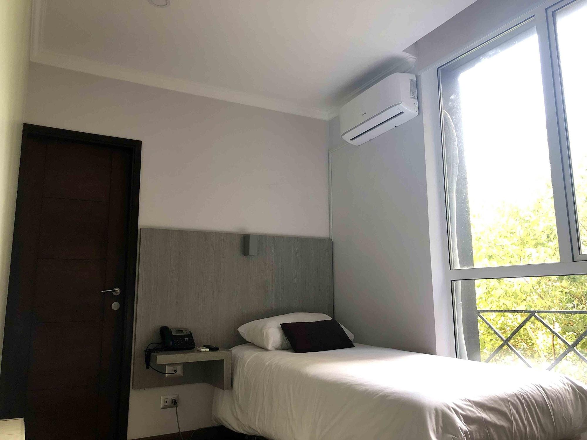 Elisa Cole Hotel 3*