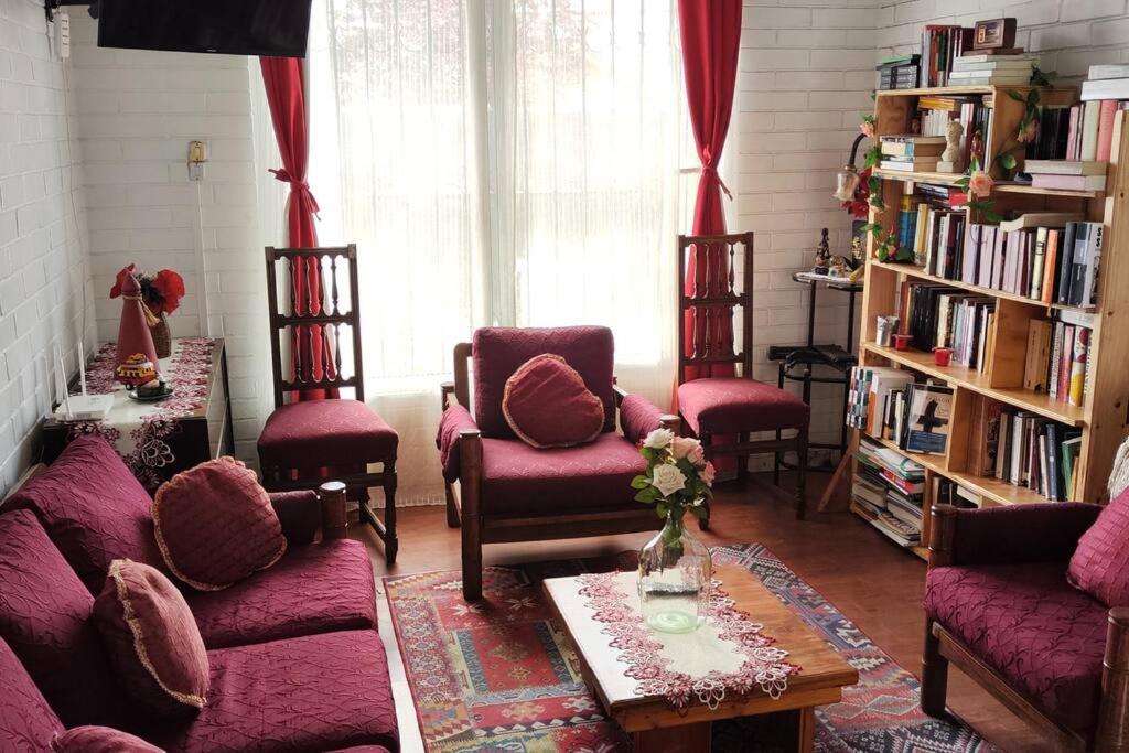 Jose Anguita: Metro-adjacent With Private Parking Apartment Santiago