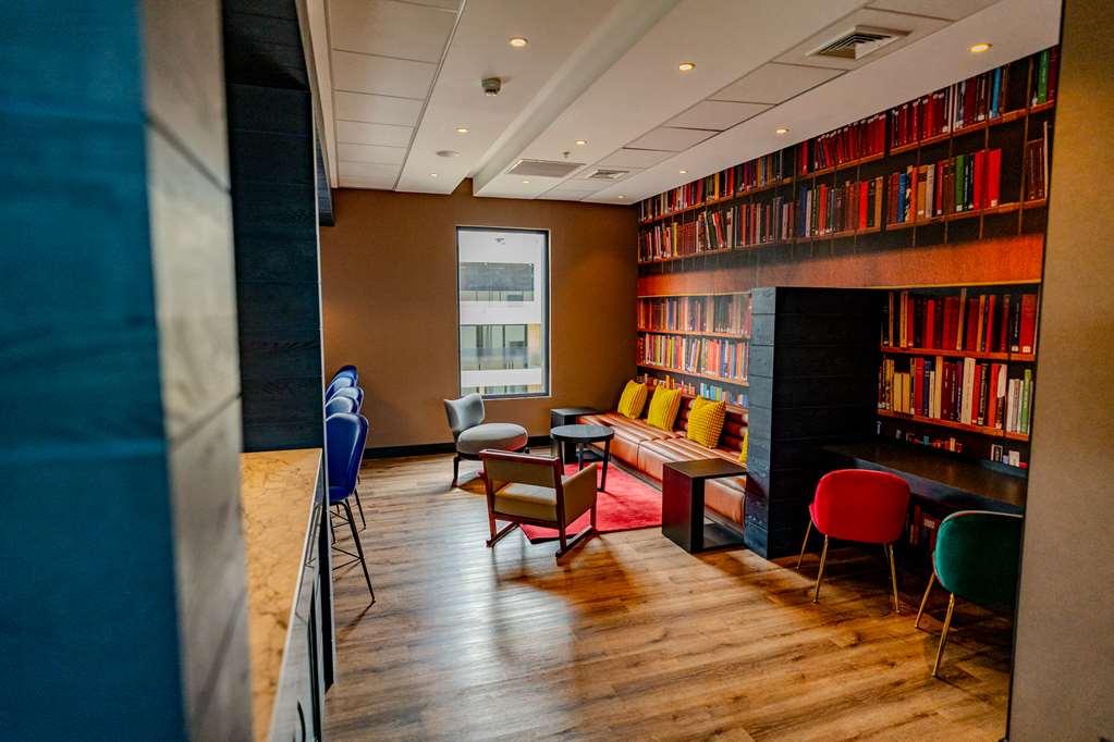 Hotel Hampton By Hilton Condes