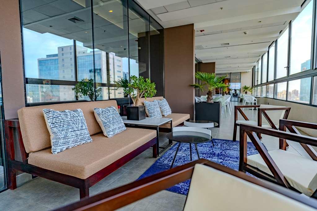 Hotel Hampton By Hilton Condes *