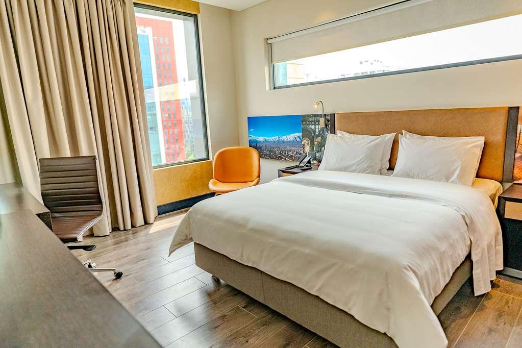 Hotel Hampton By Hilton Condes