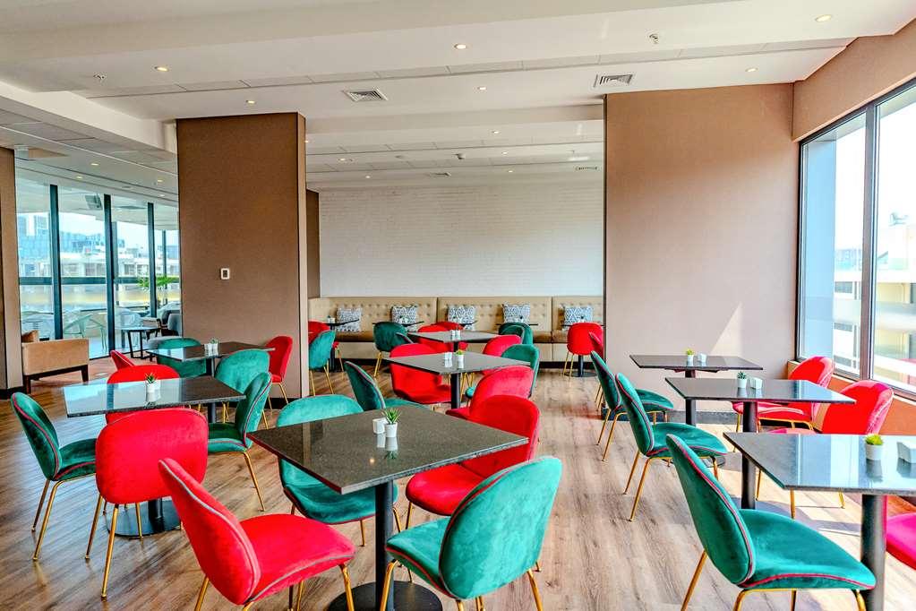 Hampton By Hilton Condes *