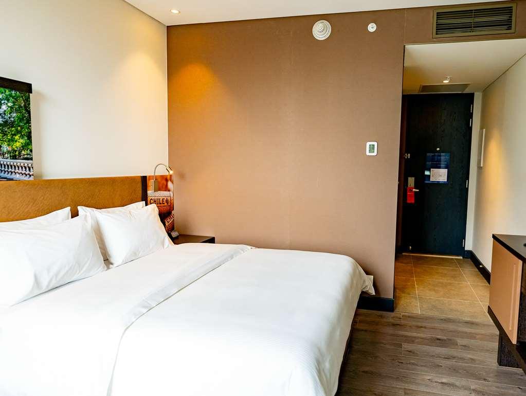 Hotel Hampton By Hilton Condes