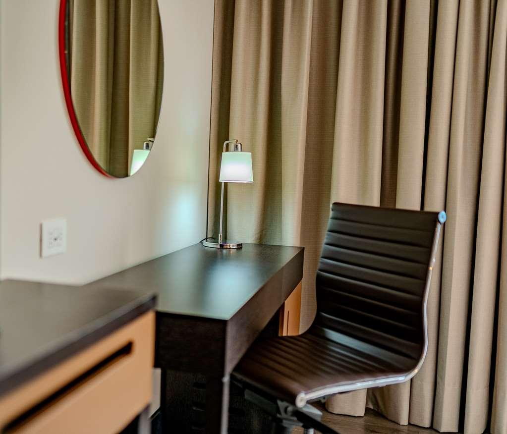 Hotel Hampton By Hilton Condes