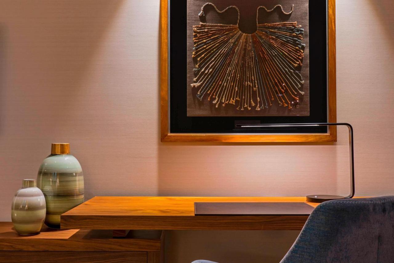 The Ritz-carlton, Hotel