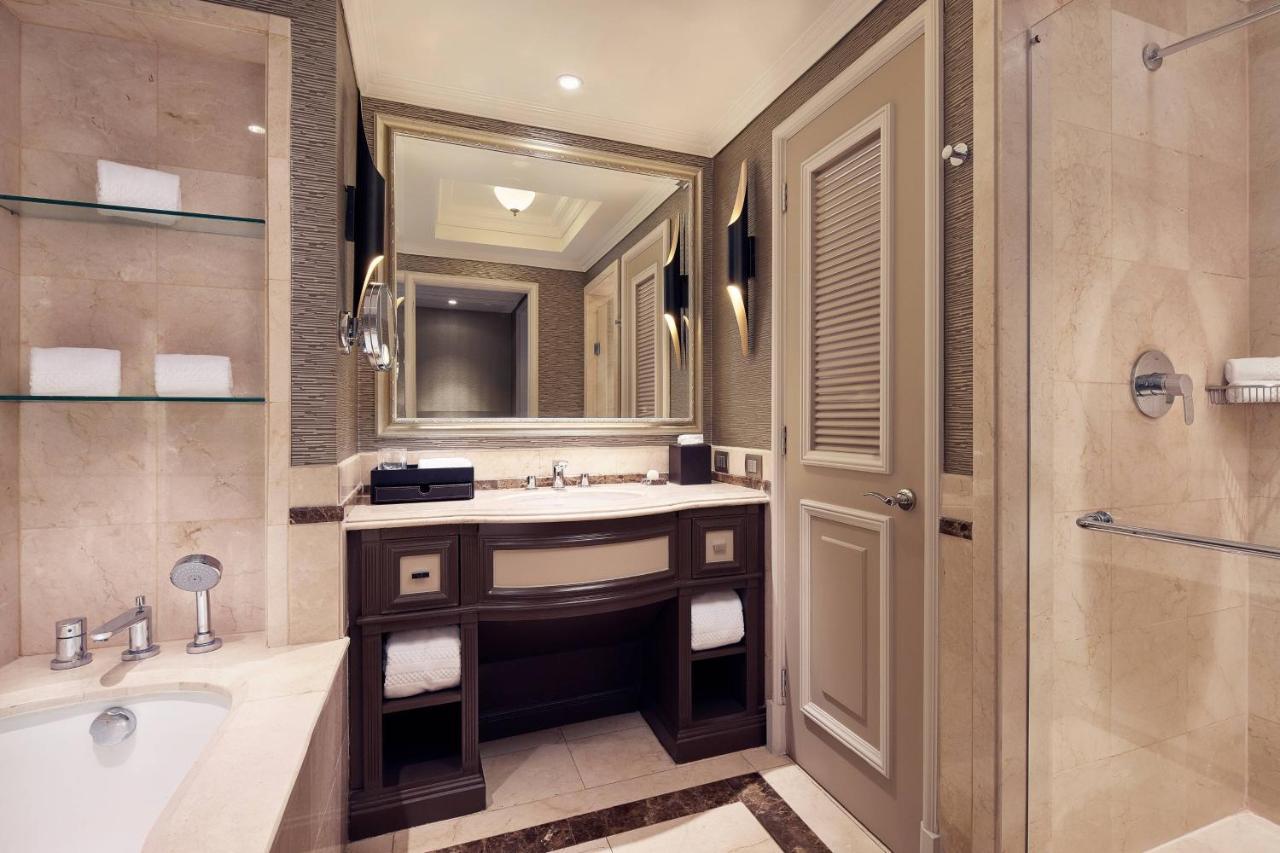 The Ritz-carlton, Hotel