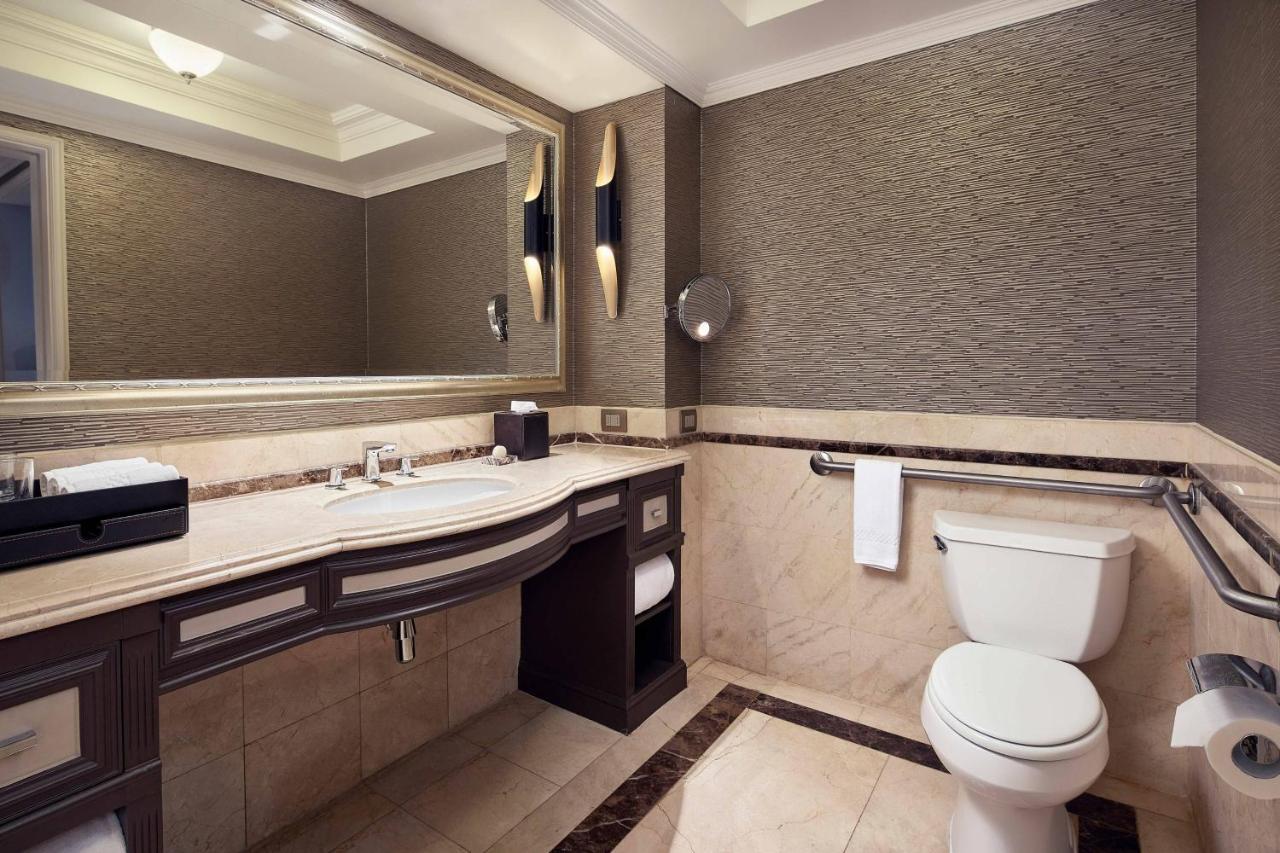 The Ritz-carlton,