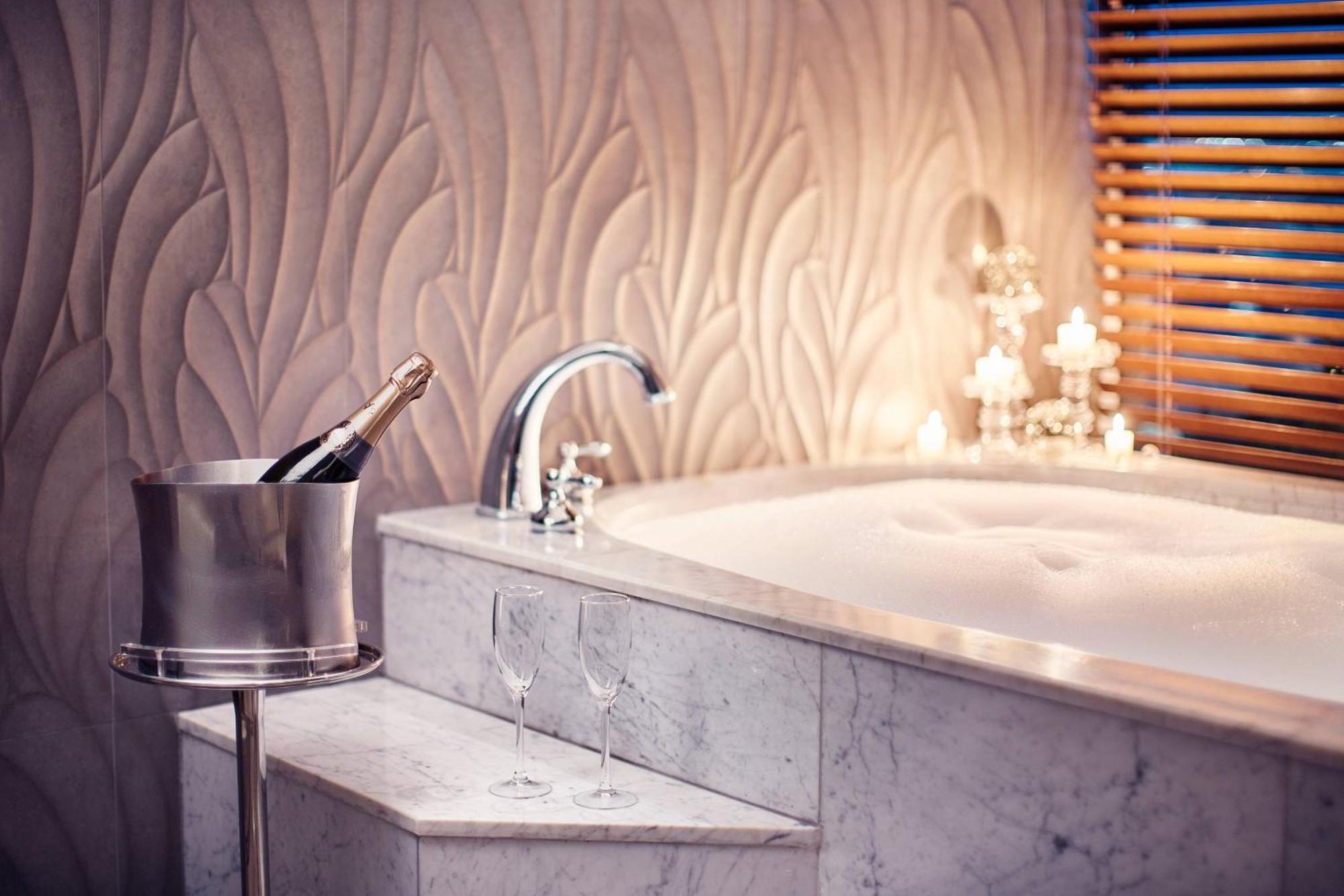 The Ritz-carlton, Hotel 5*
