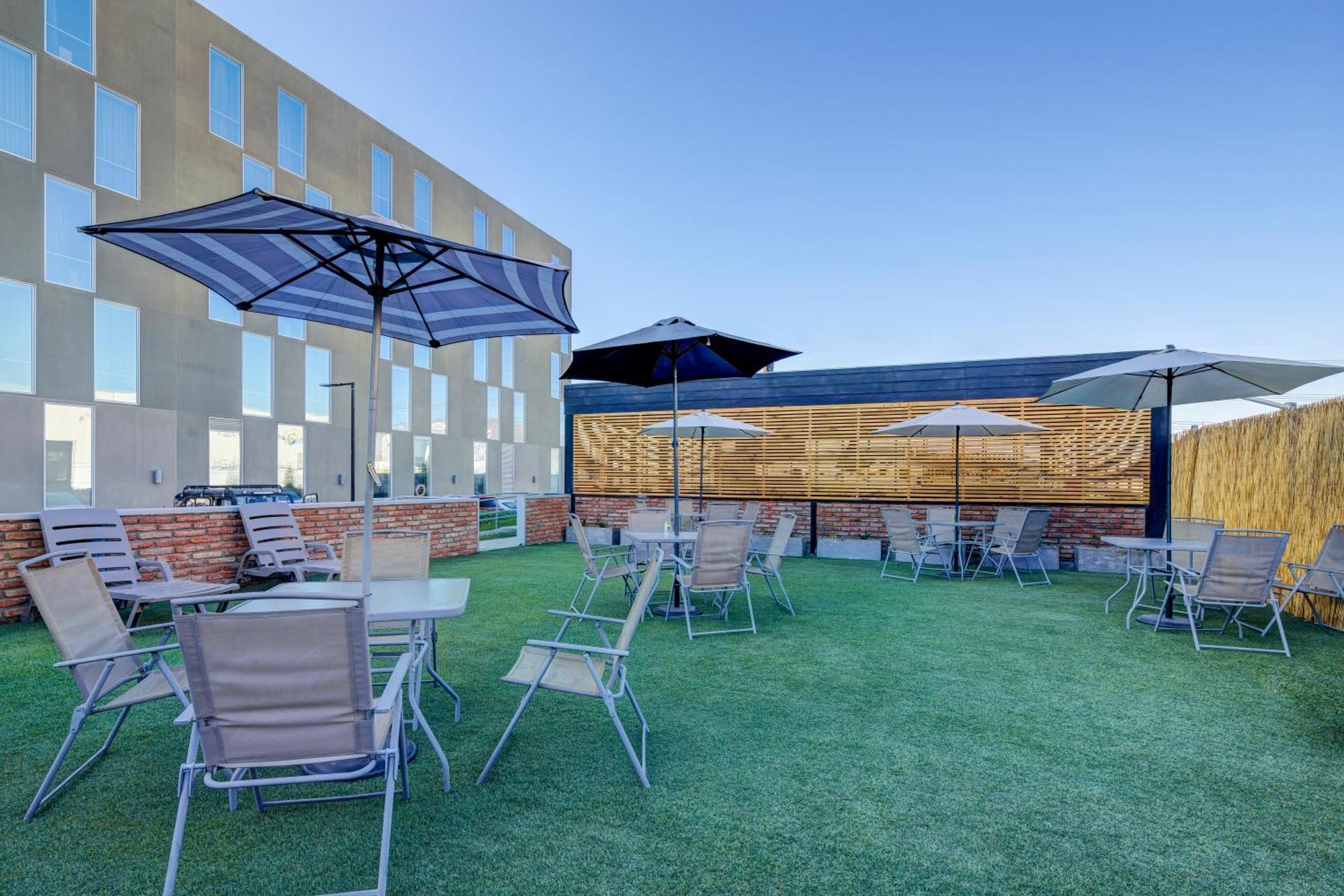 La Quinta By Wyndham Aeropuerto Hotel 4*