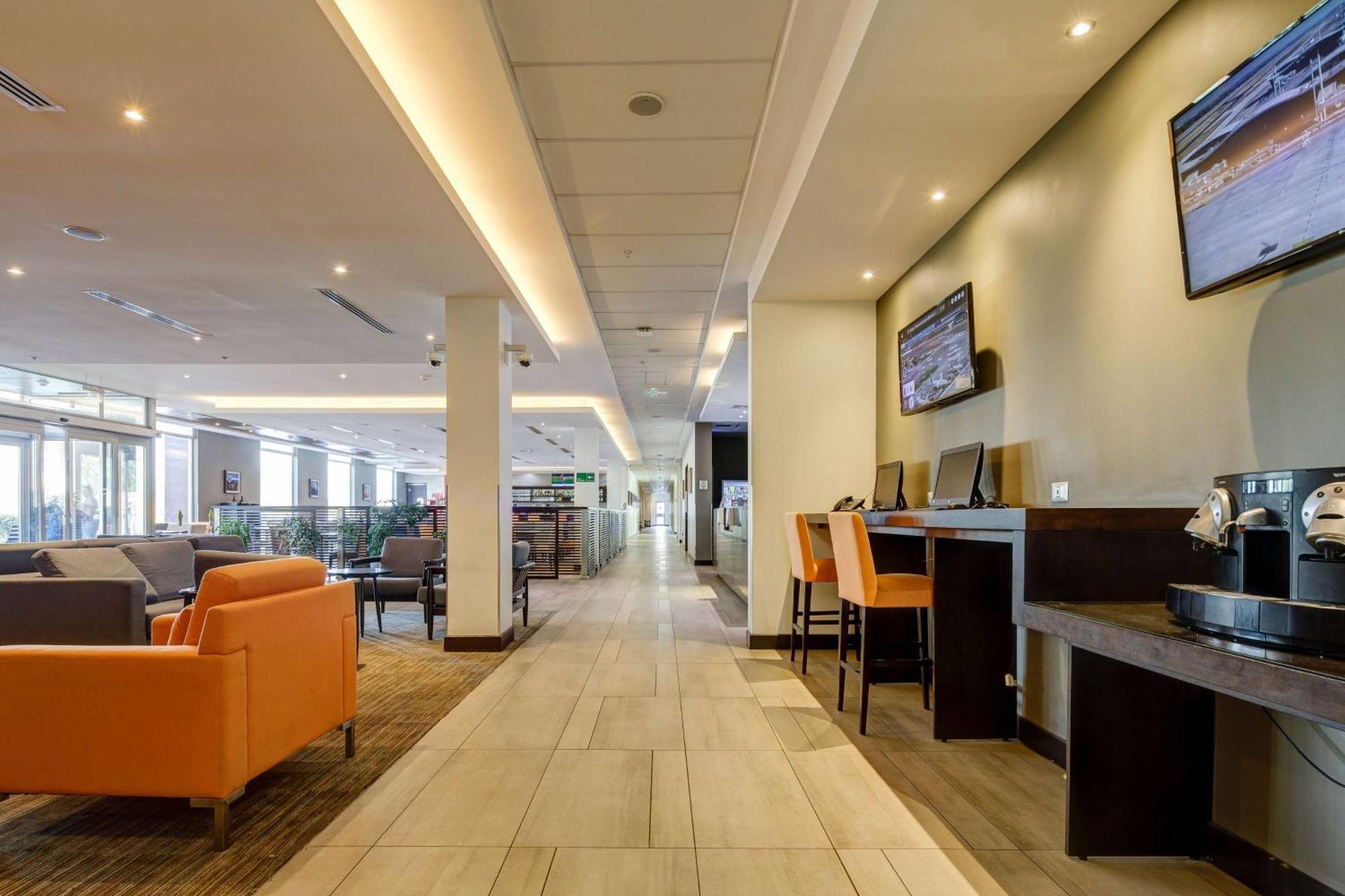 Hotel La Quinta By Wyndham Aeropuerto 4*