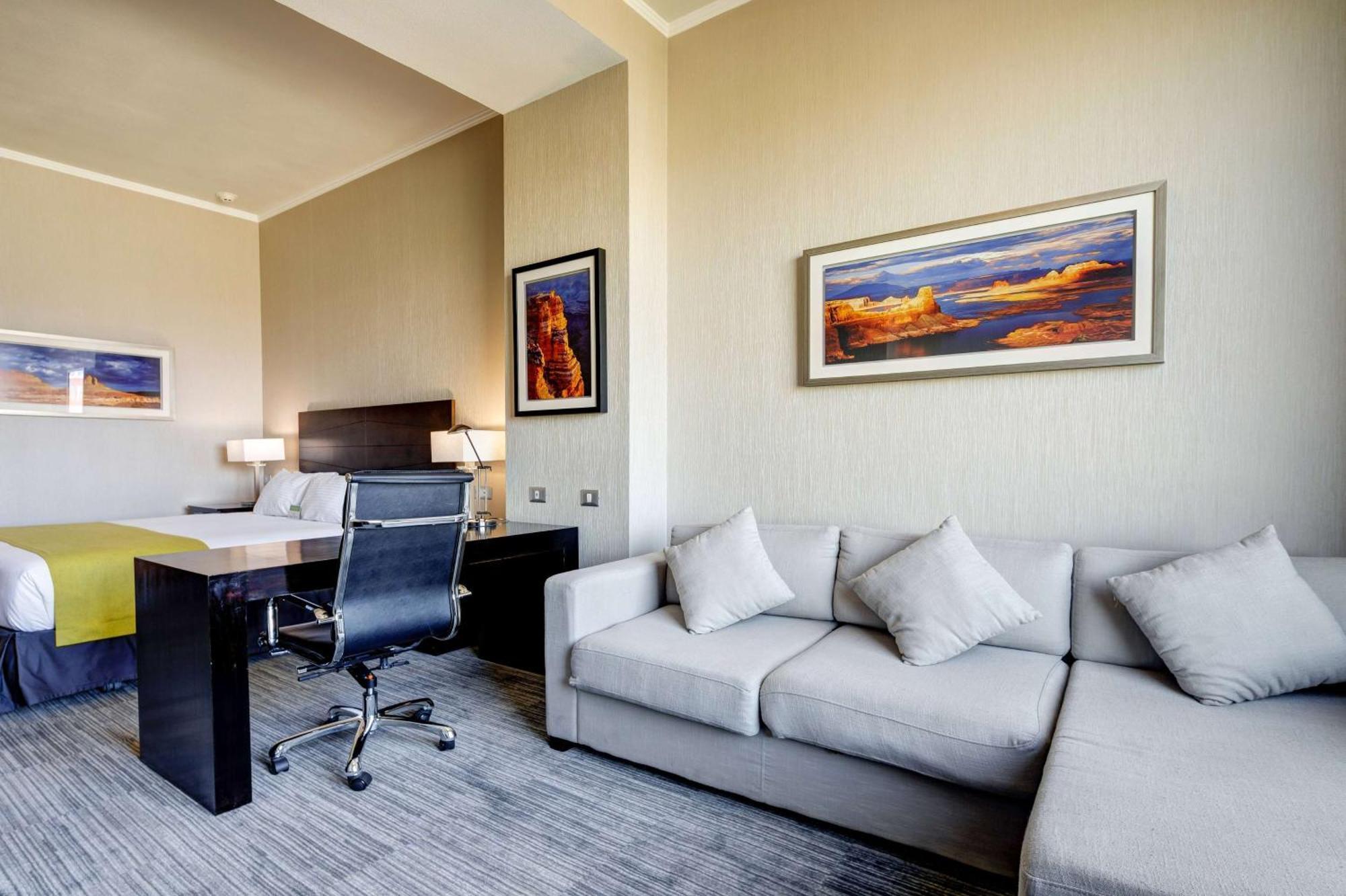 La Quinta By Wyndham Aeropuerto Hotel