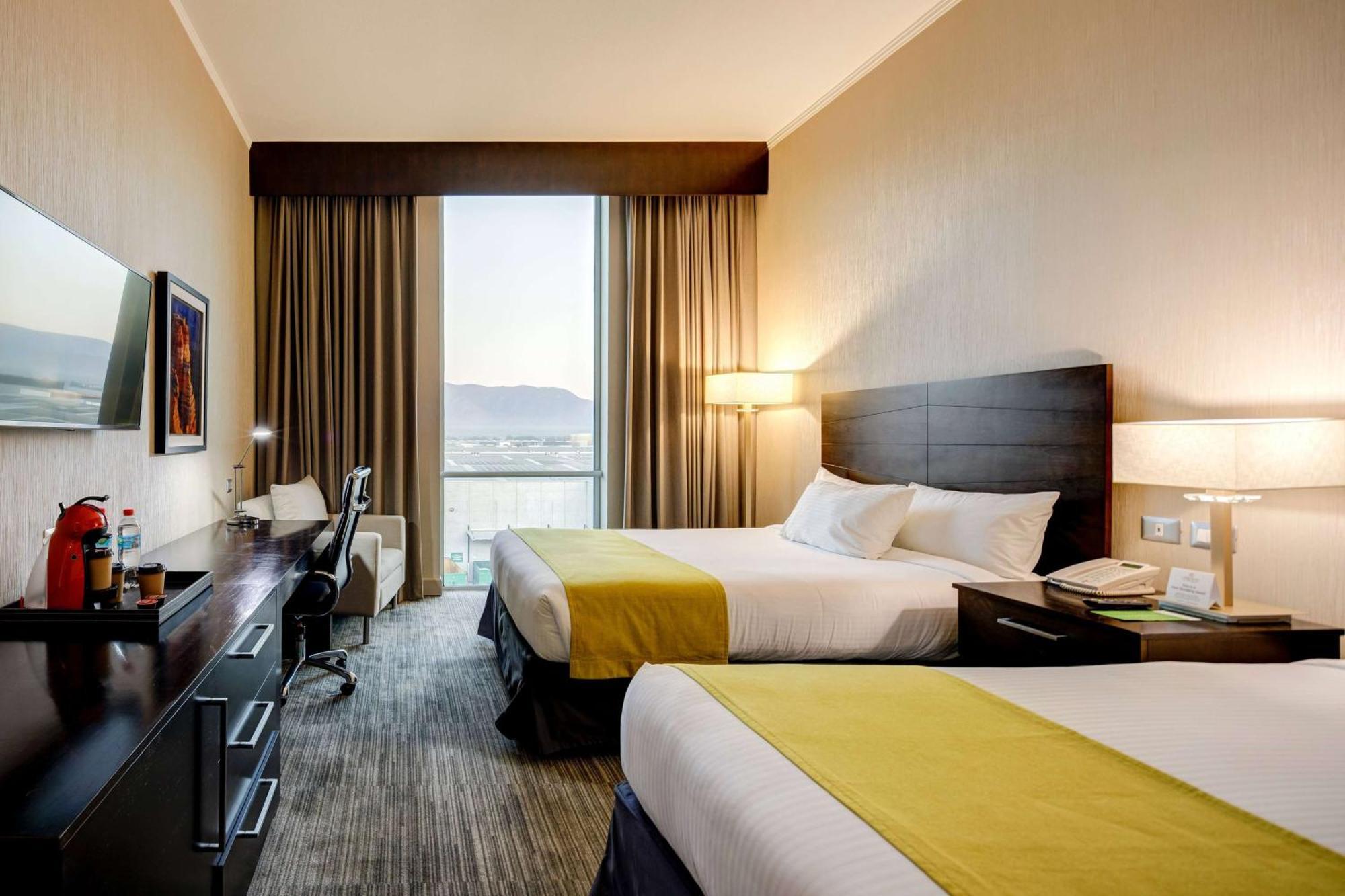 La Quinta By Wyndham Aeropuerto Hotel 4*