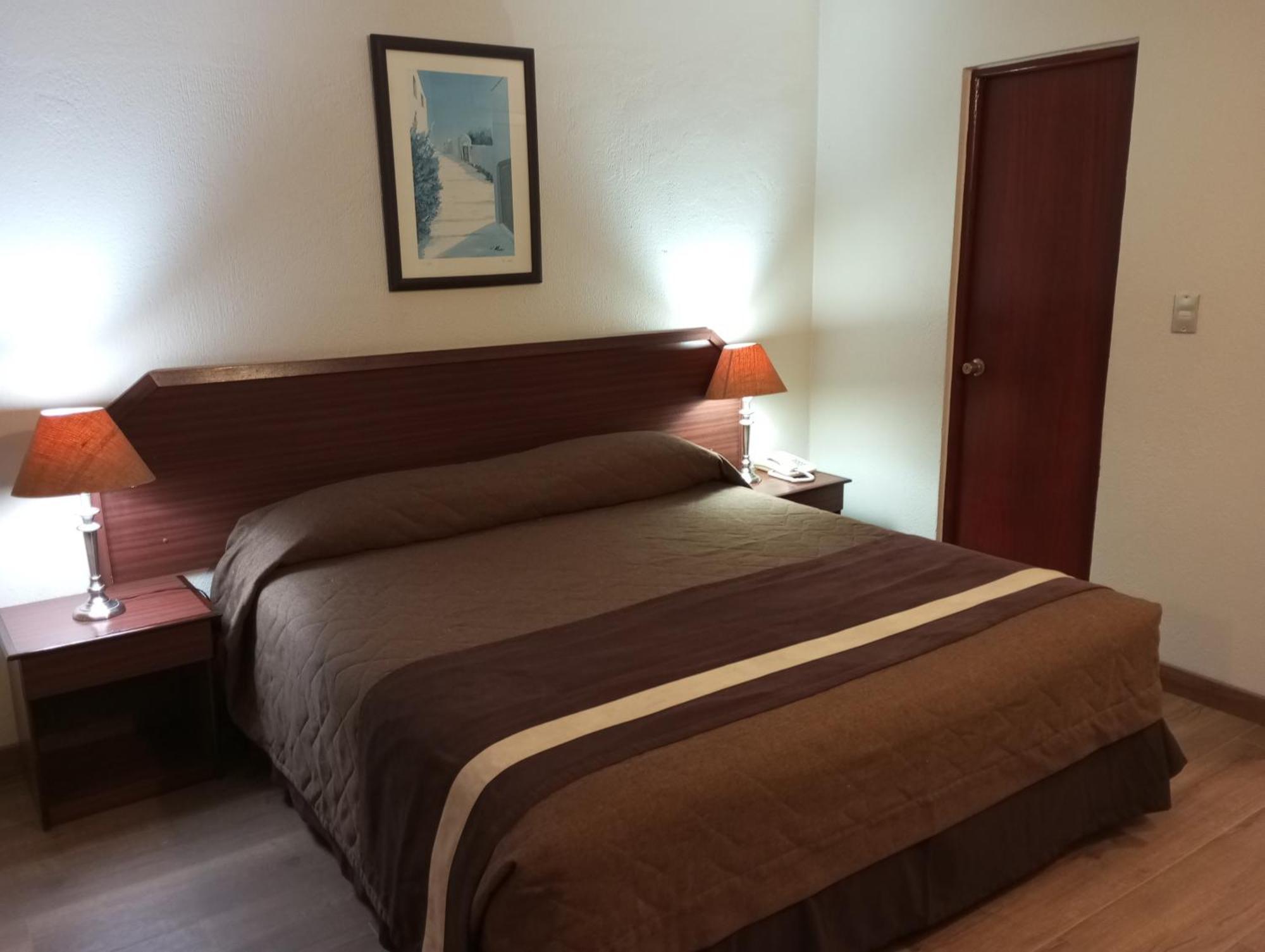 Khách sạn Alcala Del Rio 3*