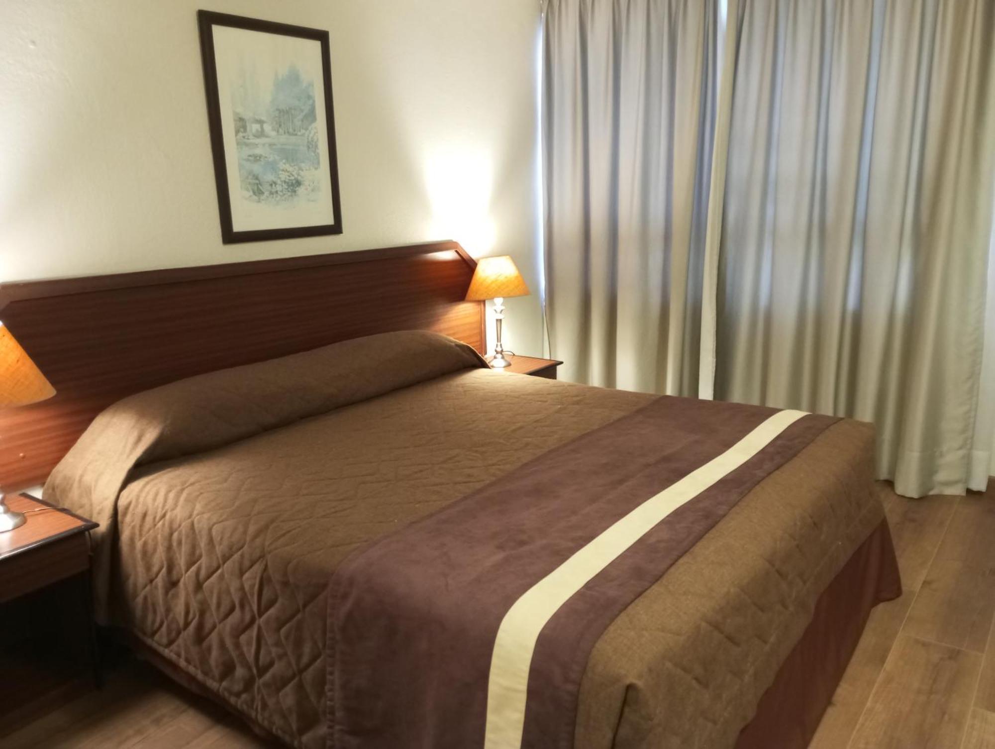 Khách sạn Alcala Del Rio 3*