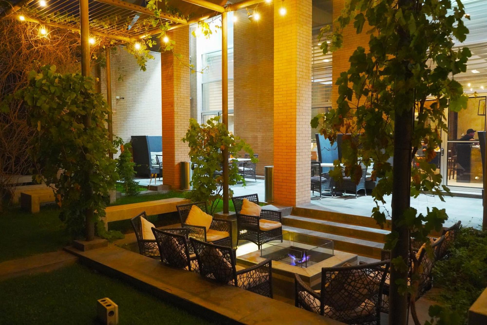 Hilton Garden Airport Hotel