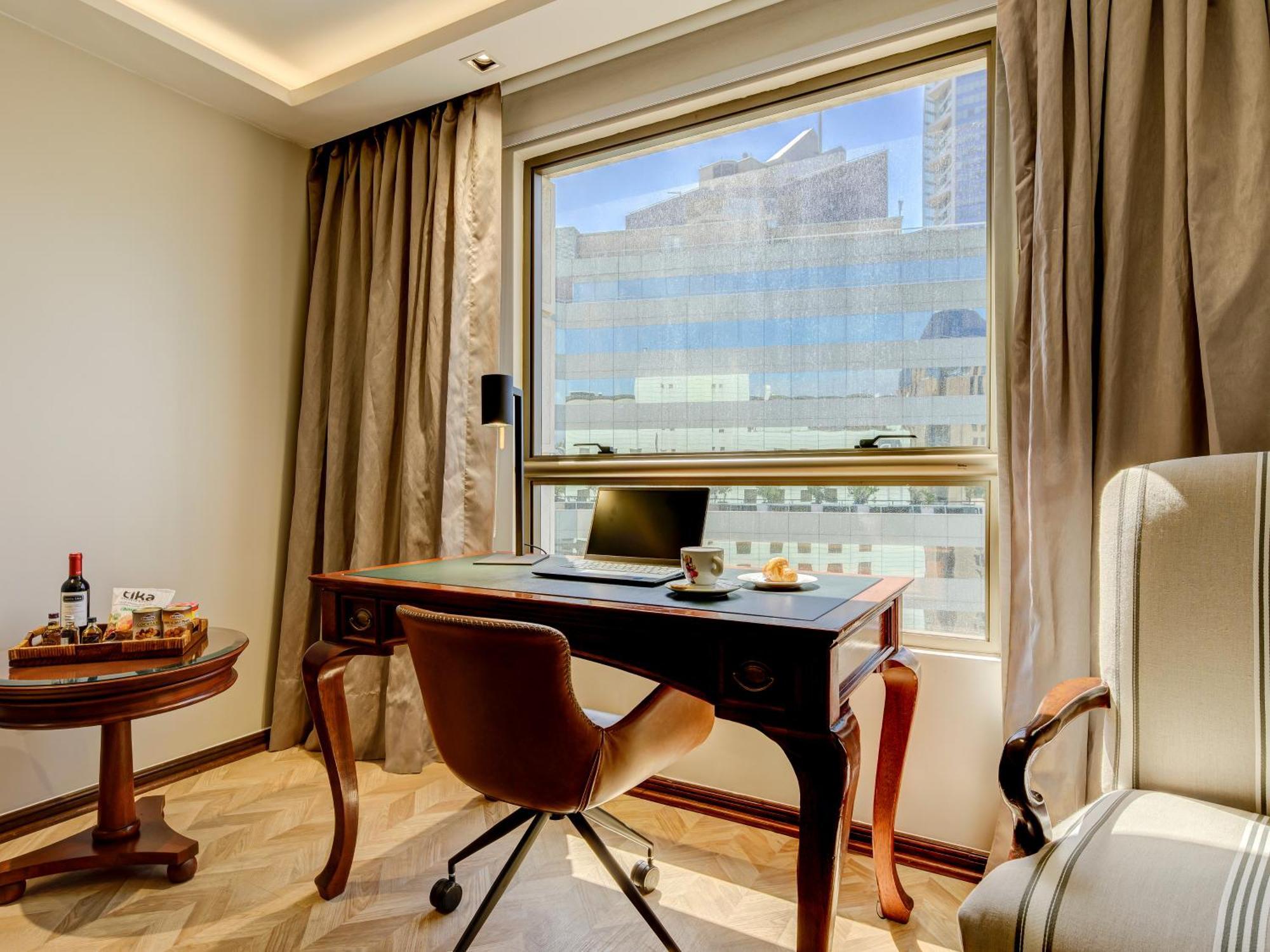 Plaza El Bosque Ebro Hotel Santiago