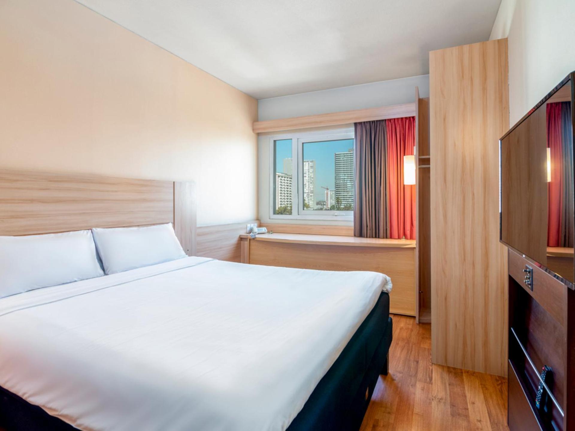 Ibis Estacion 3*