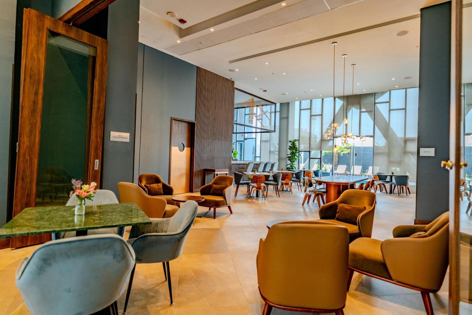Courtyard By Marriott Airport Khách sạn 4*
