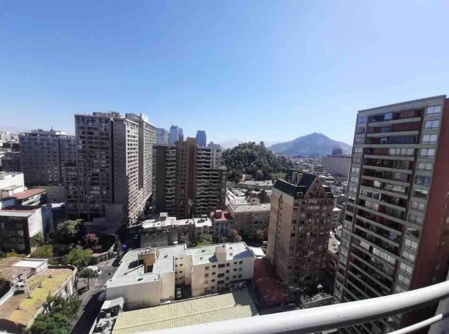Vista A Cerro Santa Lucia Con Aire Acondicionado