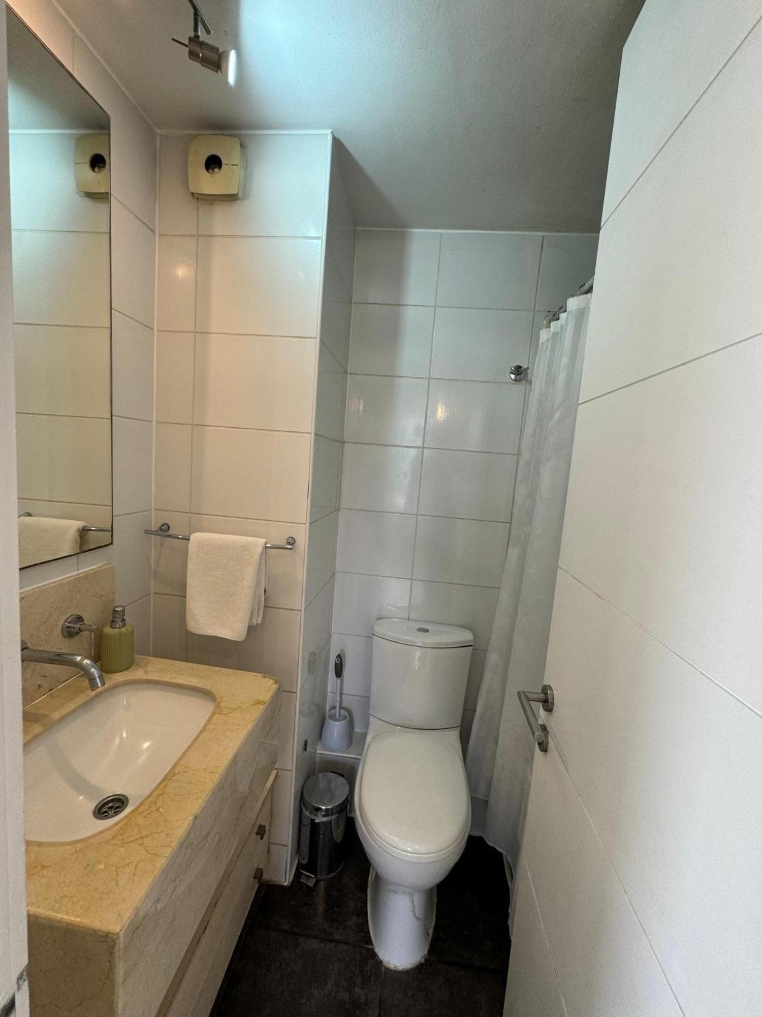 Khách sạn hẻo lánh Lyon Santiago