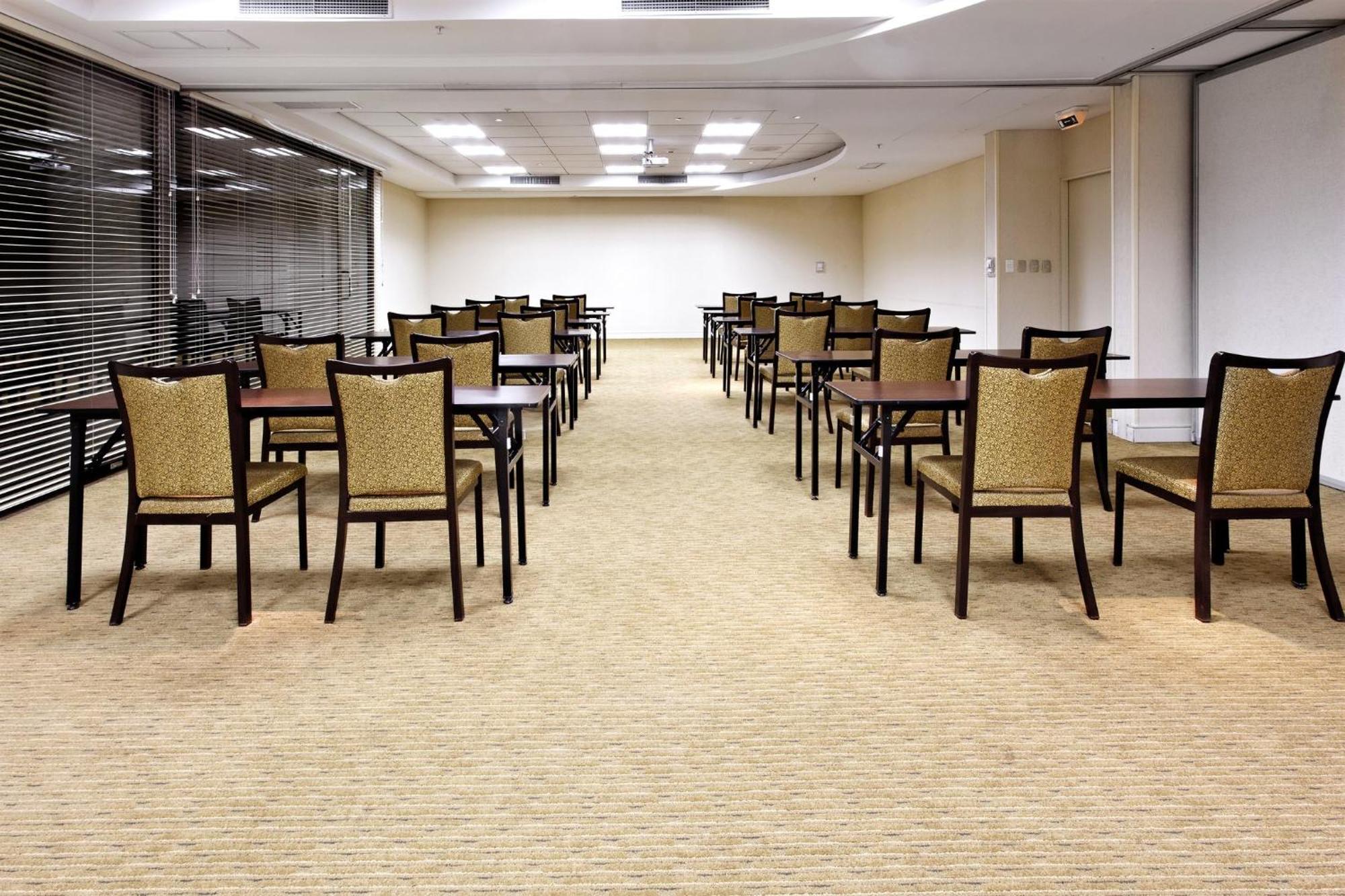 - Airport Terminal By Ihg 4* Santiago