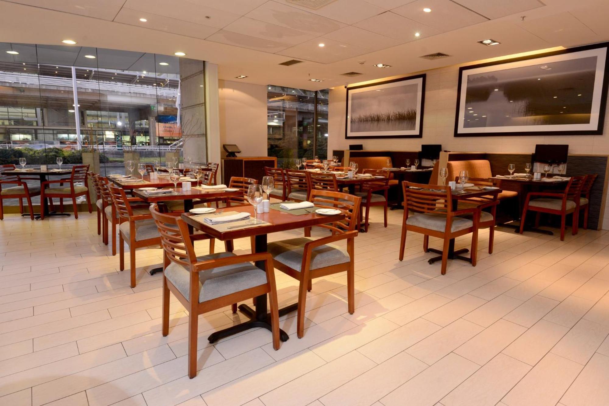 - Airport Terminal By Ihg Santiago