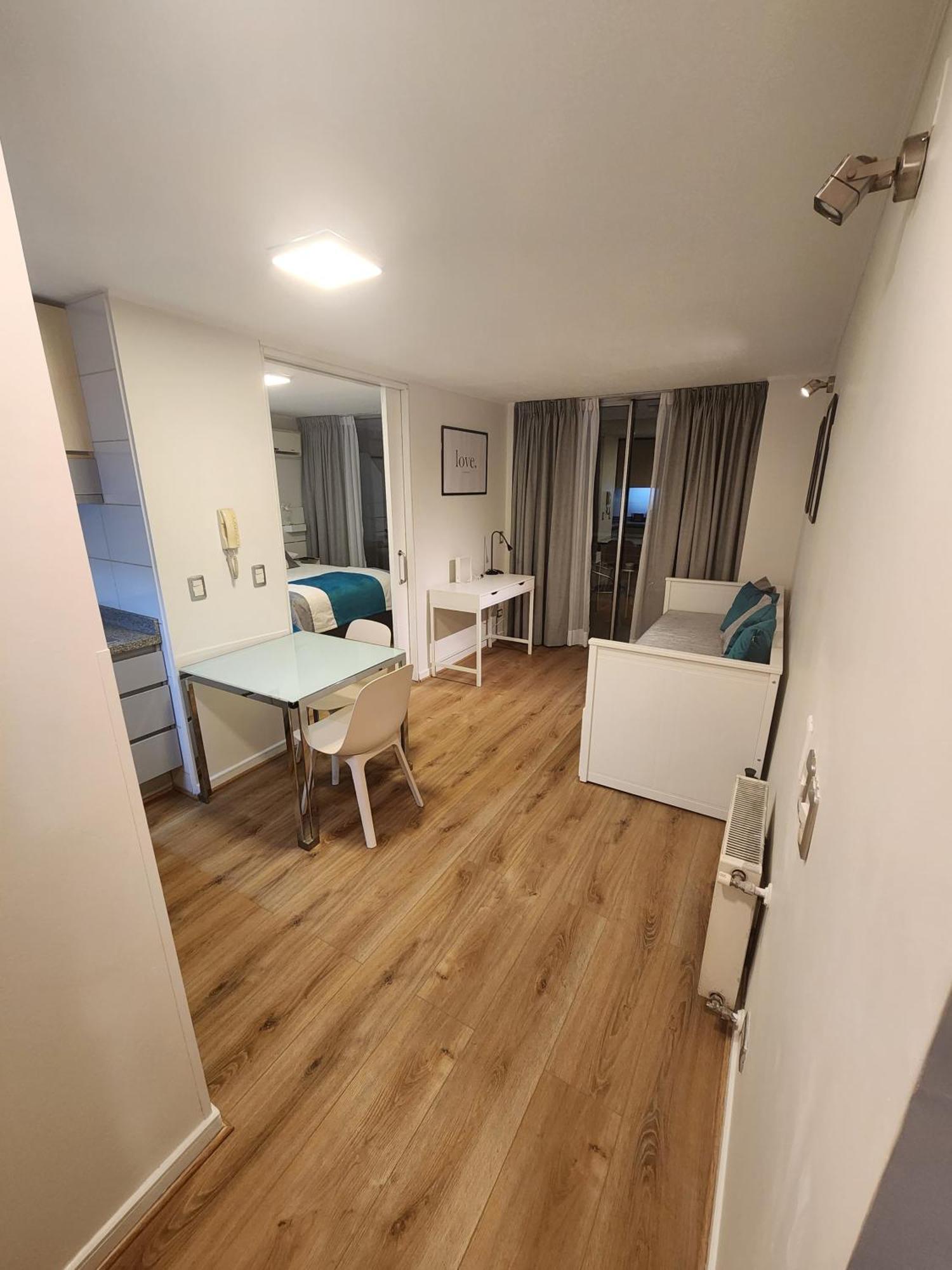 Khách sạn hẻo lánh Lyon Santiago