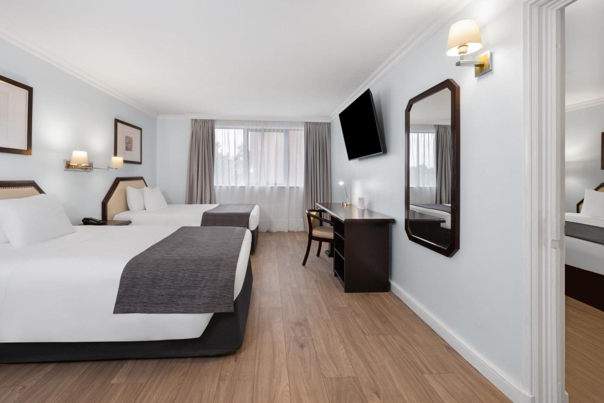 Wyndham Garden Kennedy Khách sạn Santiago