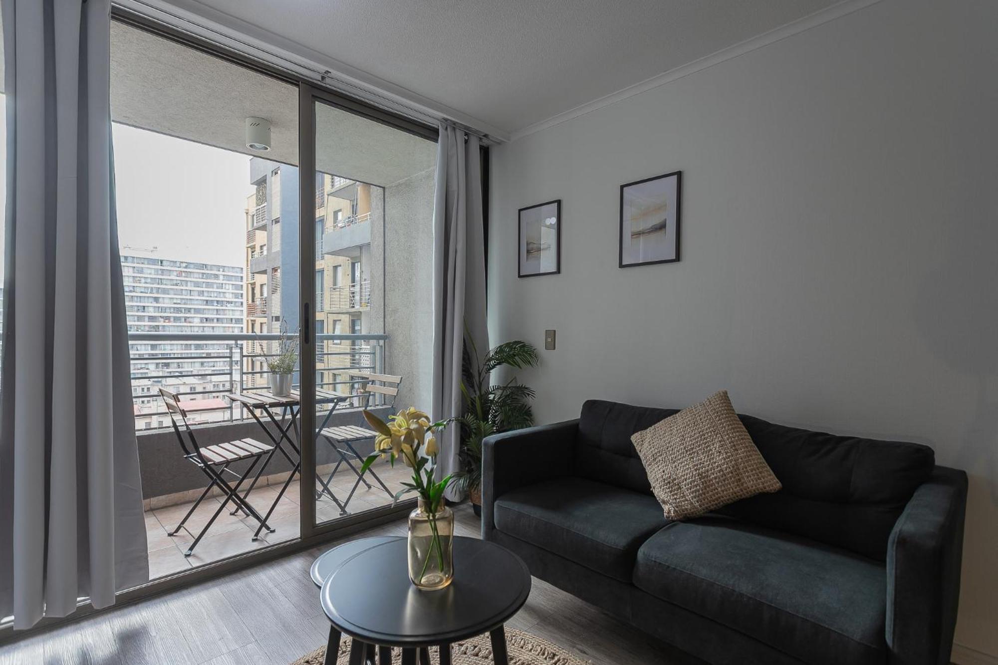 Come And Enjoy The Best Of Downtown Stgo Apartment